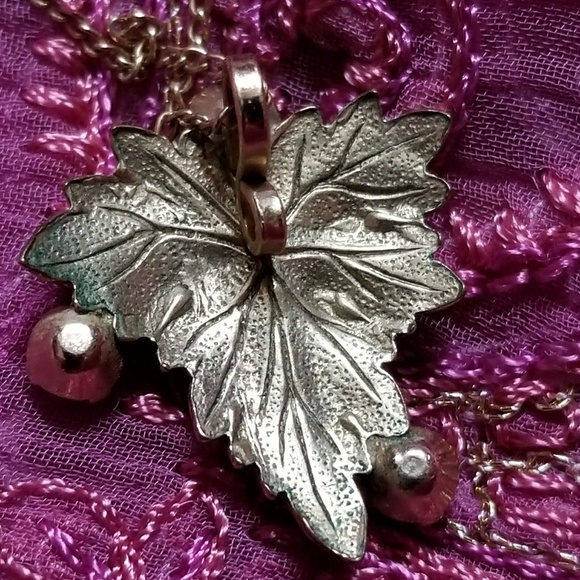 Relisted -Vintage 12k gold filled leaf necklace faux pearls - Picture 6 of 8